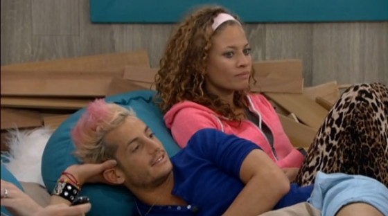 BB16-0714-Amber-Frankie-hoh-room