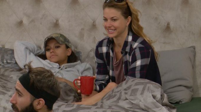 Houseguests await Veto comp on BB19