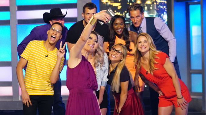 Julie Chen poses with Big Brother 19 HGs at move-in