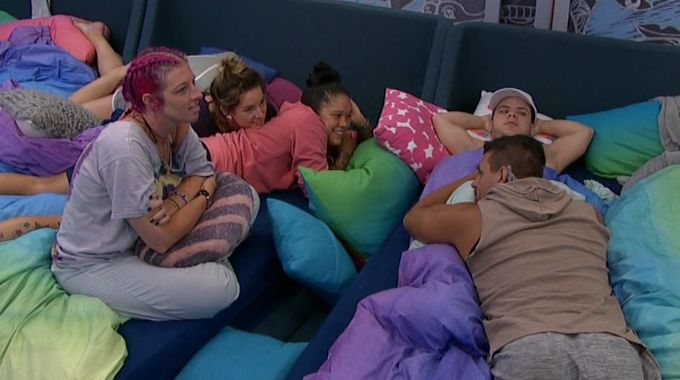 Houseguests pile on in Big Brother 20