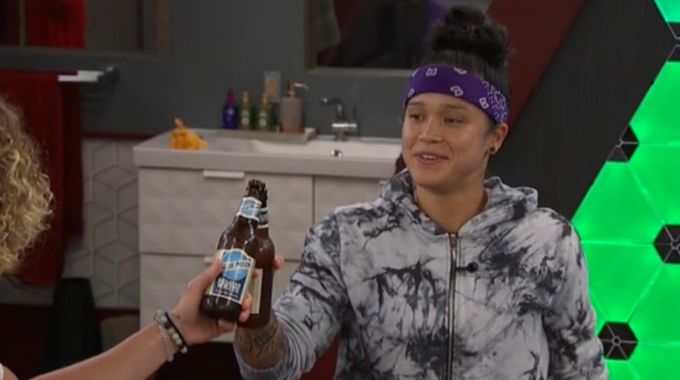 Kaycee celebrates with Tyler on BB20