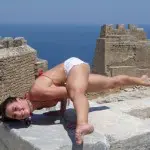 Elissa Slater - Yoga pose 02