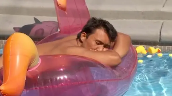 Kimo relaxes on BB26 - CBS