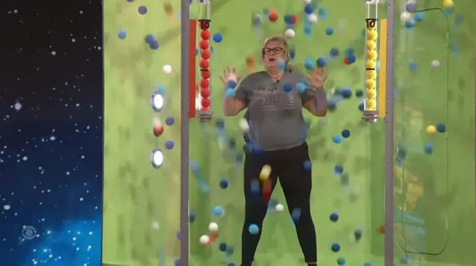 Angela wins Block Buster in Week 6 - Source: CBS