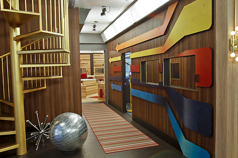 BIG BROTHER 15 – Bathroom hall