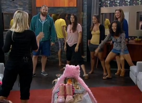 bb15-bblf-ginamarie-off-03-group