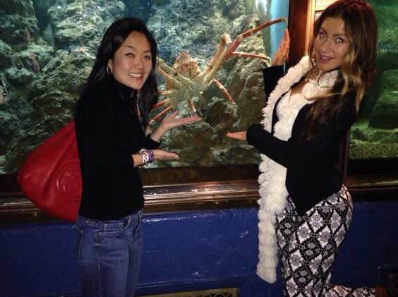 Helen & Elissa at the aquarium