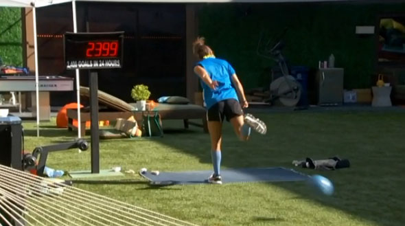 BB16-0720-Brittany-kicks