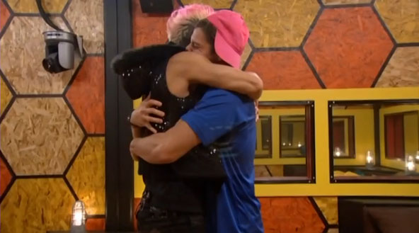 BB16-0724-Frankie-Zach-HOH-Hug