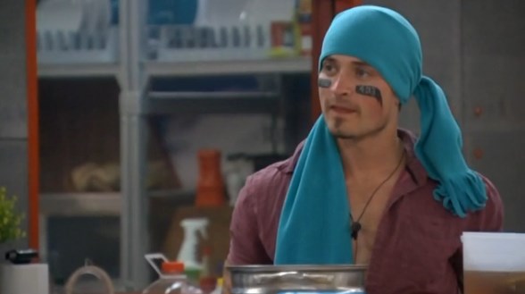 bb16-20140712-1858-caleb-scarf