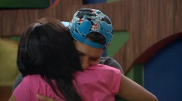 bb16-20140714-1145-hugs