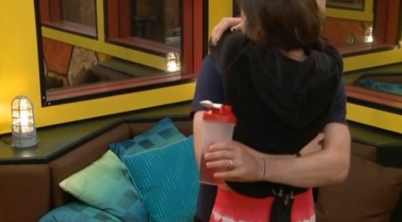 BB16-0807-Victoria-hugs-derrick