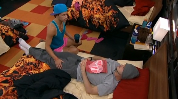 bb16-20140806-1743-frankie-derrick