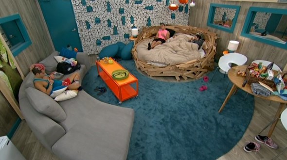 bb16-20140822-0222-hoh-room