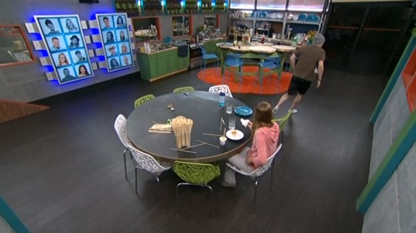 bb16-20140823-1115-derrick-runs