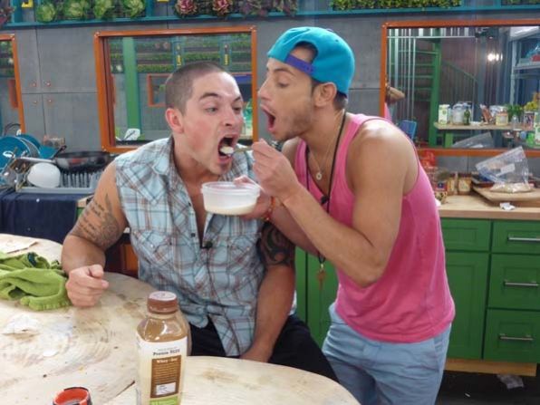 bb16-hoh-cam-wk08-01-feeding