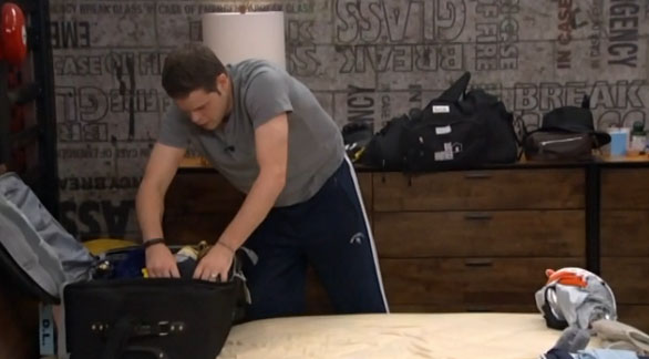 BB16-0922-Derrick-packing