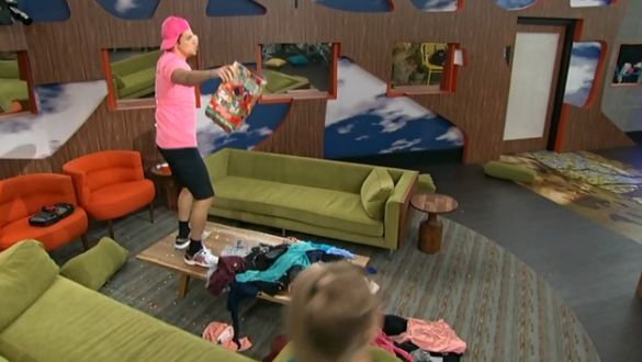 bb16-20140911-jurors-return-08