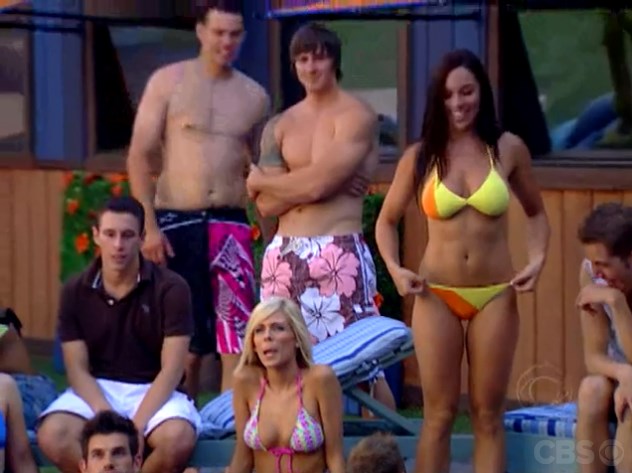 big-brother-08-22-hgs-pool-01