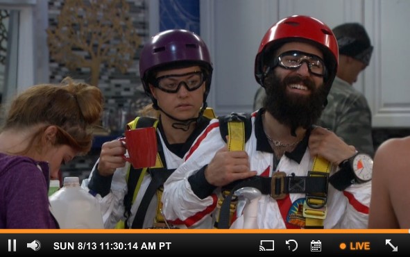 bb19-bblf-20170813-1130-costume-paul-christmas-01