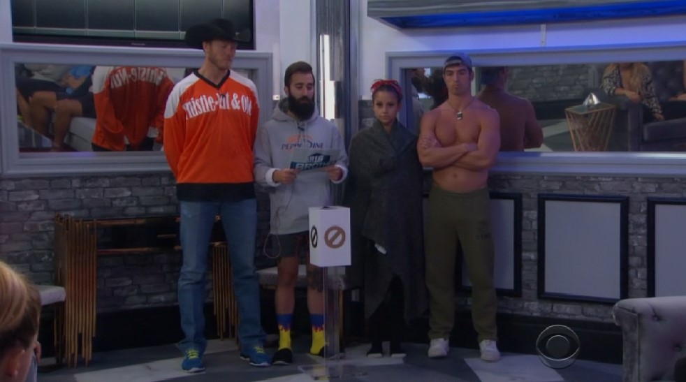 bb19-epi17-bb-storm-watch-03