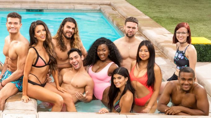 Big Brother 21 HGs in the pool