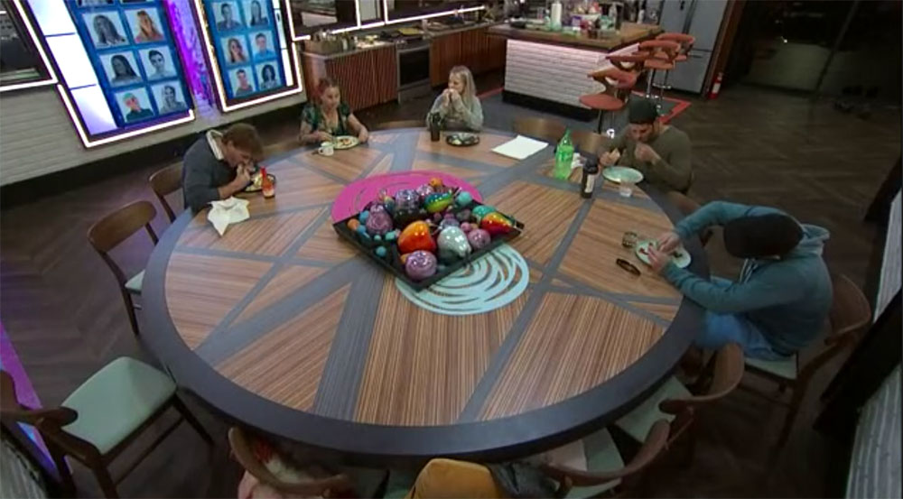BB22-Live-Feeds-1013-PM-4