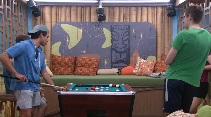 HGs play bumper pool on BB24