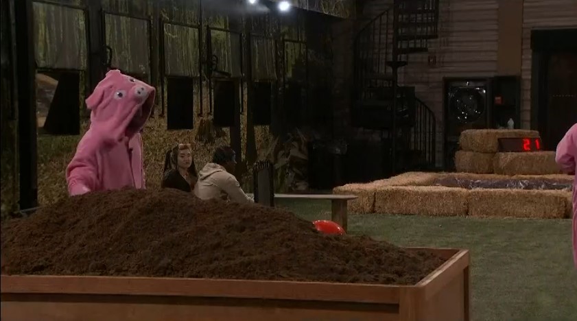 bblf-20230909-pigs-dirt-01