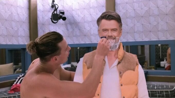 Matt gives Josh Duhamel a shave on Big Brother 25 - CBS