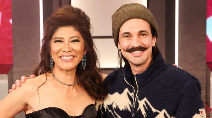 Host Julie Chen with BB27 Runner-up Vince Panaro - Source: CBS